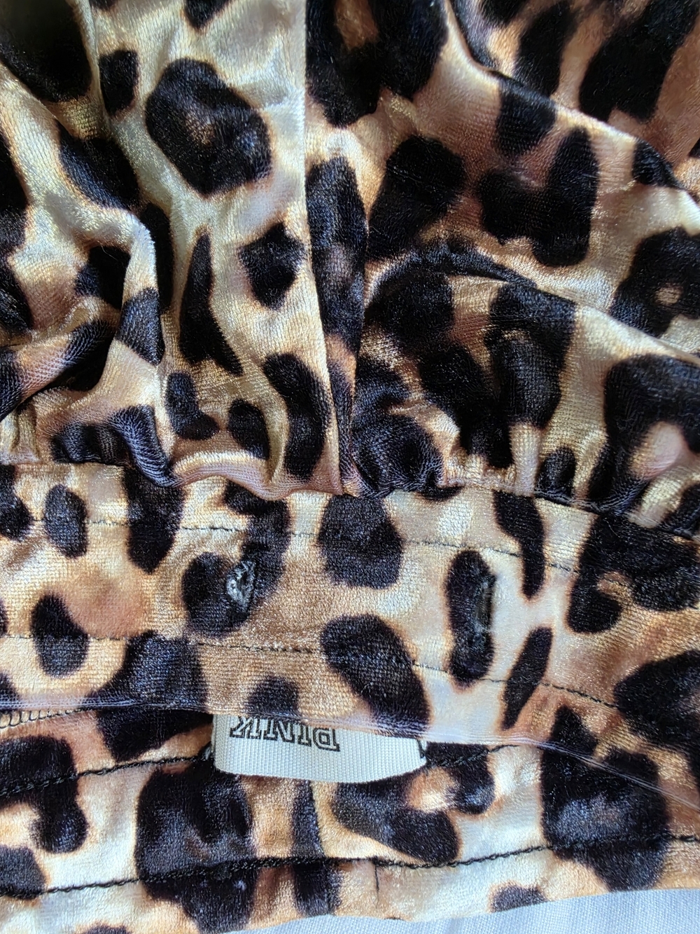 Victoria's Secret Black Velvet Shorts & Leopard Print - Picture 4 of 4